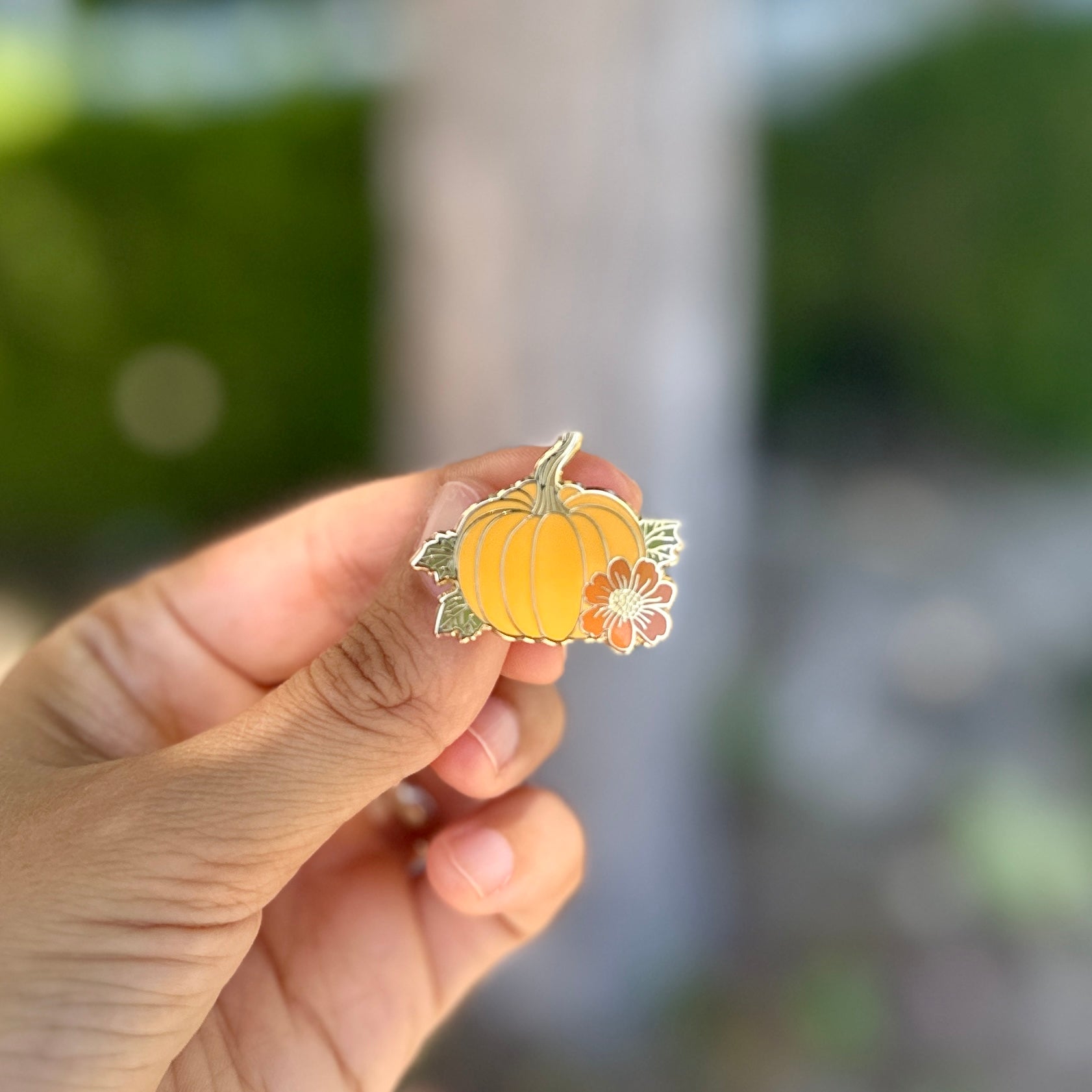 Pumpkin Enamel Pin – Cute Fall Lapel Pin for Jackets, Backpacks, Halloween & Thanksgiving – Autumn Pin Gift for Pumpkin Lovers
