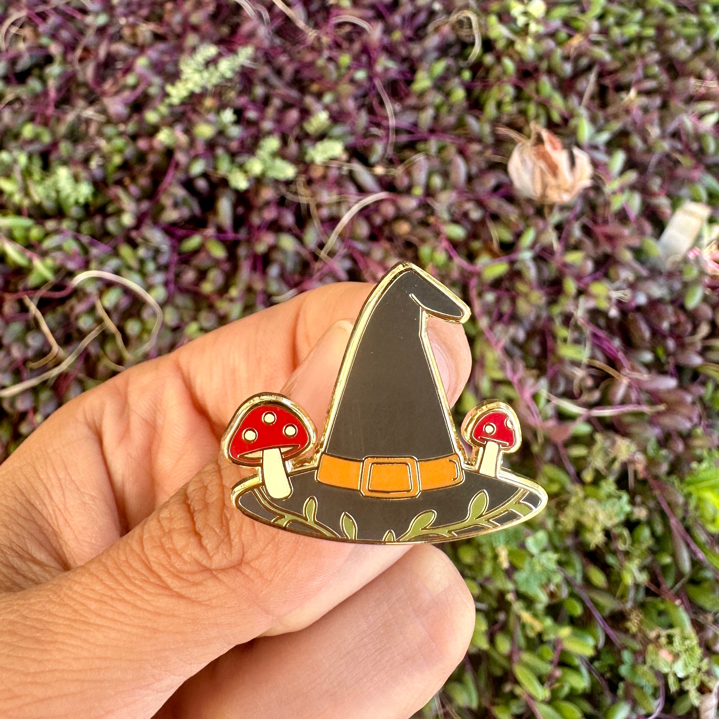 Witch Hat Enamel Pin with Mushrooms – Magical Witchy Lapel Pin, Cottagecore Nature Pin, Halloween Gift for Plant & Mushroom Lovers