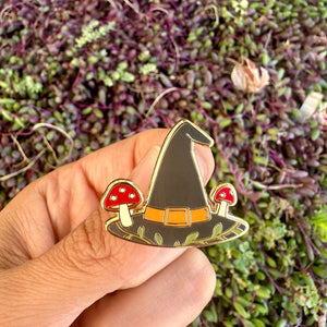 Witch Hat Enamel Pin with Mushrooms – Magical Witchy Lapel Pin, Cottagecore Nature Pin, Halloween Gift for Plant & Mushroom Lovers
