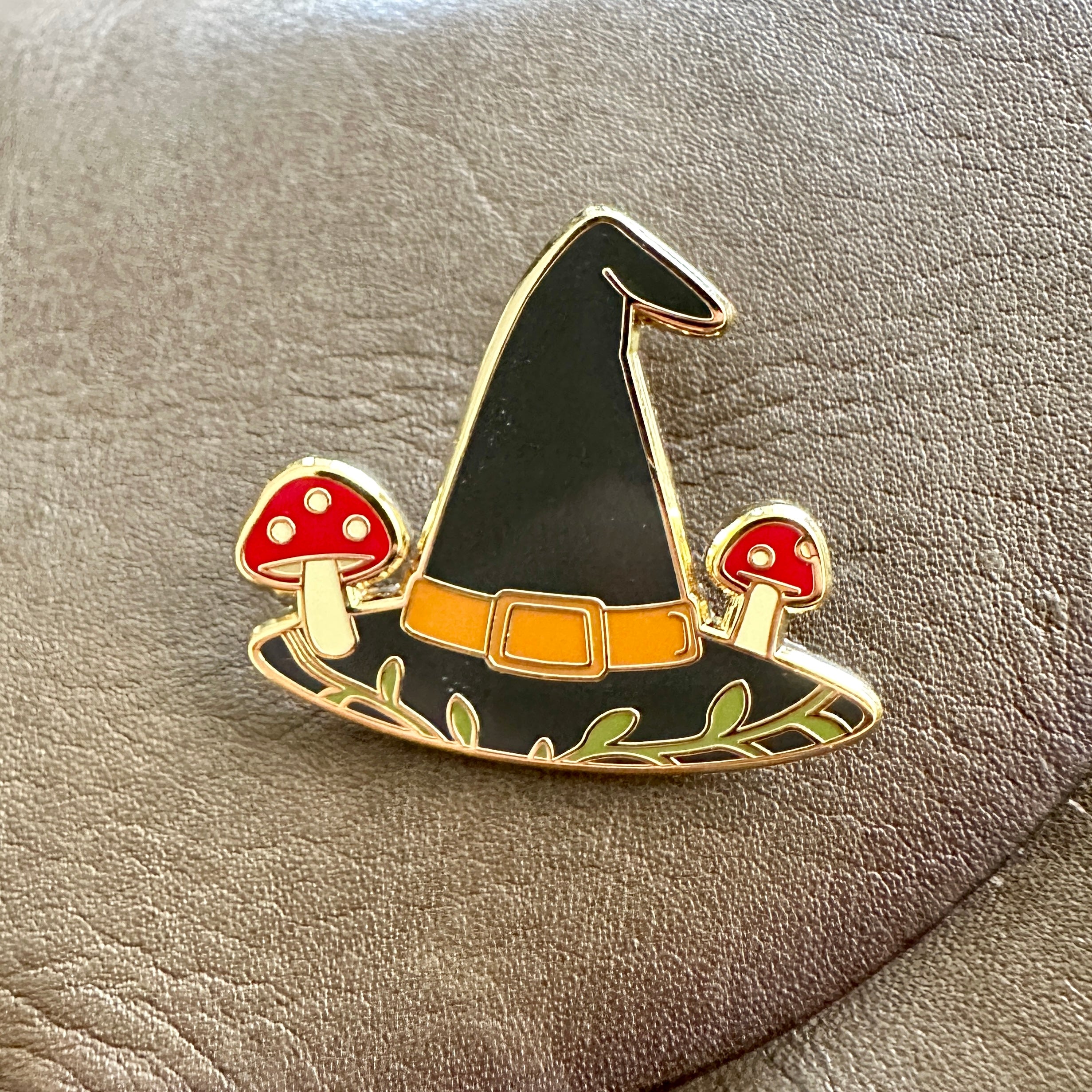 Witch Hat Enamel Pin with Mushrooms – Magical Witchy Lapel Pin, Cottagecore Nature Pin, Halloween Gift for Plant & Mushroom Lovers