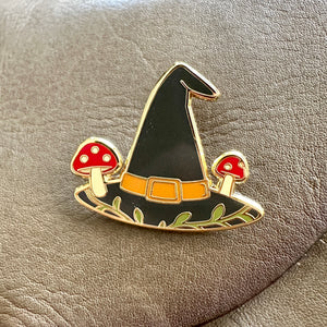 Witch Hat Enamel Pin with Mushrooms – Magical Witchy Lapel Pin, Cottagecore Nature Pin, Halloween Gift for Plant & Mushroom Lovers