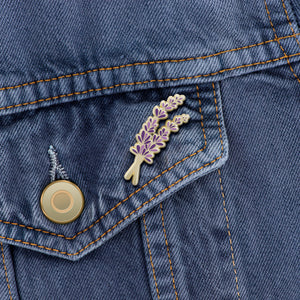 Lavender Enamel Pin: Exquisite Botanical Accessory for Flower Enthusiasts & Weddings